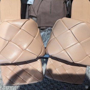 Bottega Veneta Lido Sandals size 38